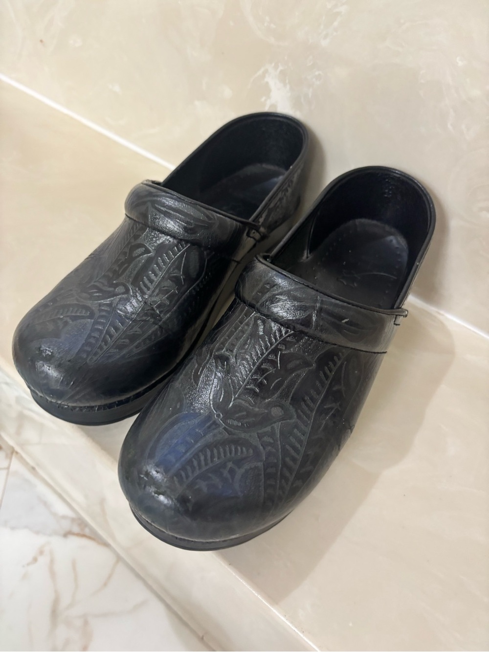 Dansko Professional Floral Embossed Black Leather Clogs EU 39 US 8.5-9